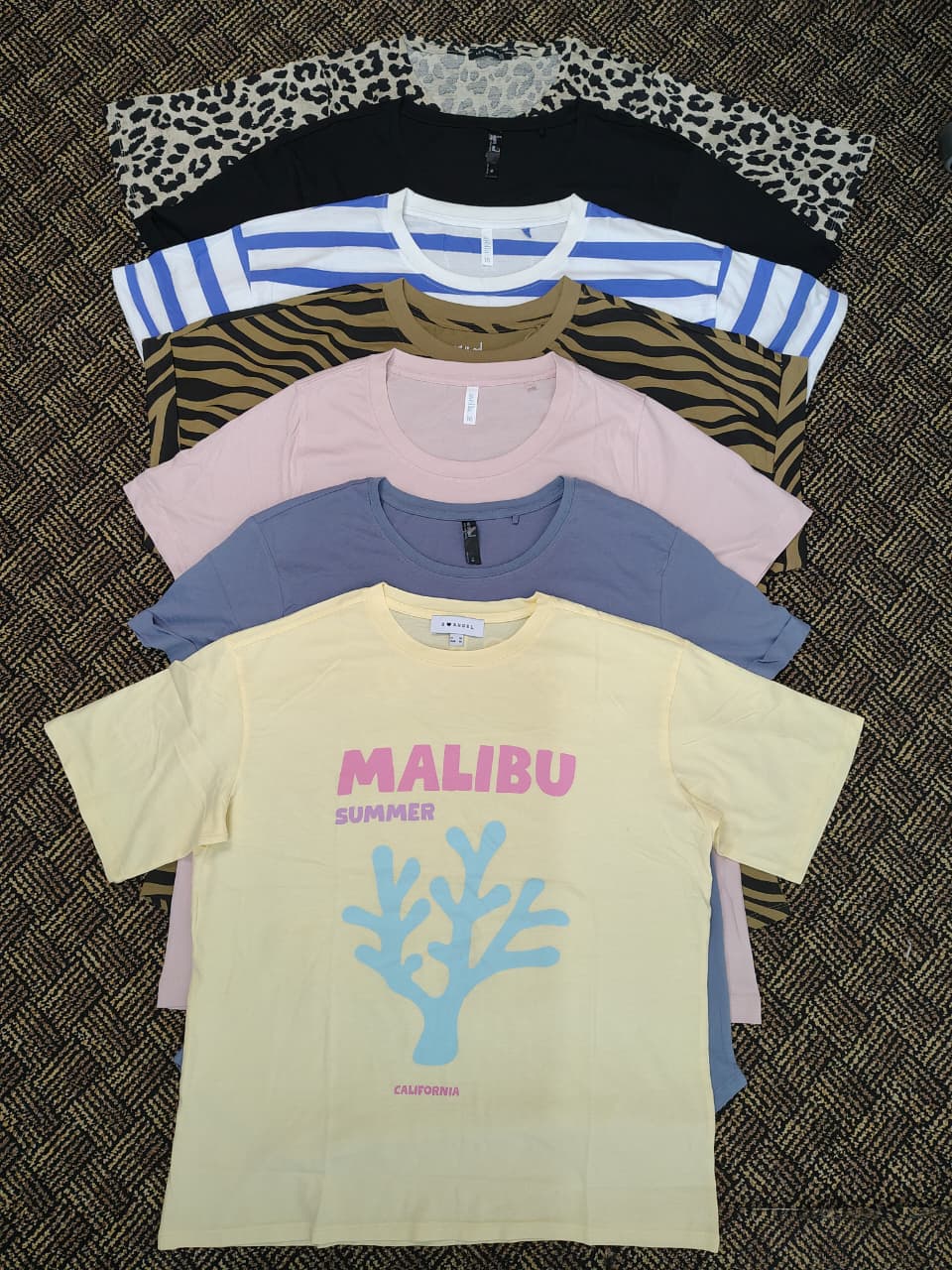 5 Pcs Ladies Multicolor t shirt - Image 3